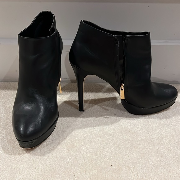 Vince Camuto- Black Gold Leather Dira Ankle Bootie Platform Stiletto - Picture 2 of 8